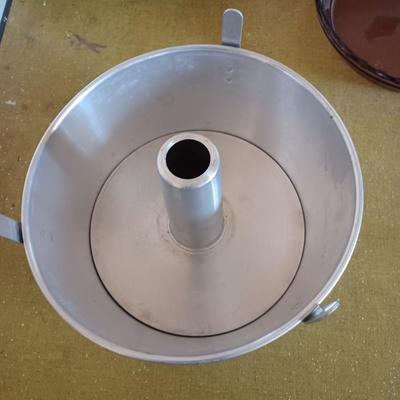 3 bundt pans