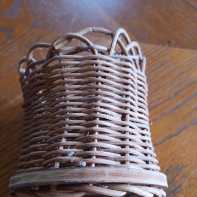 2 wicker pieces