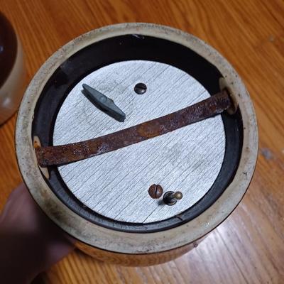 pair of jugs (music box)