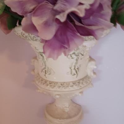 Wall urn