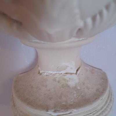 Wall urn