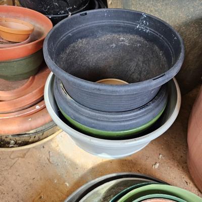 Plastic Garden Pots & Saucers (S-JS)