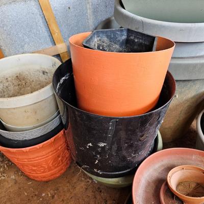 Plastic Garden Pots & Saucers (S-JS)