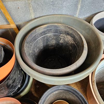 Plastic Garden Pots & Saucers (S-JS)