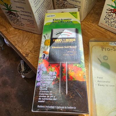 Assorted Garden & Pruning Hand Tools (S-JS)
