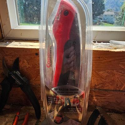 Assorted Garden & Pruning Hand Tools (S-JS)