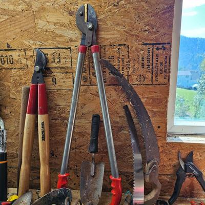 Assorted Garden & Pruning Hand Tools (S-JS)