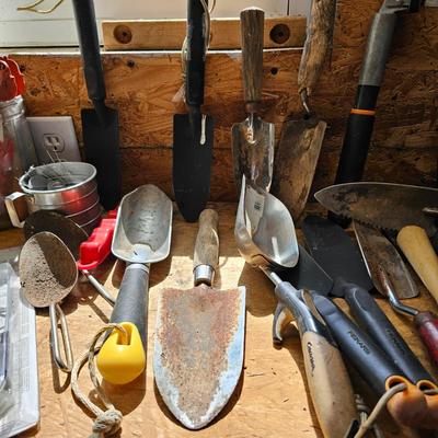 Assorted Garden & Pruning Hand Tools (S-JS)