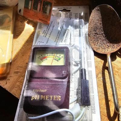 Assorted Garden & Pruning Hand Tools (S-JS)
