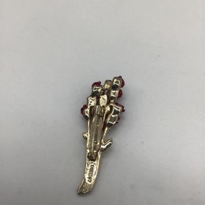 Vintage roses pin