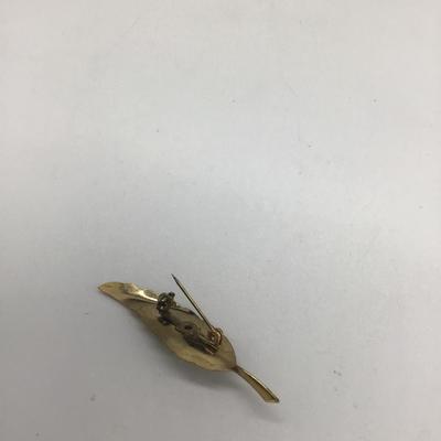 Vintage leaf pin
