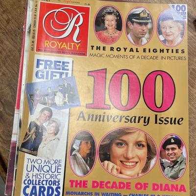 32 British Royal Family Magazine