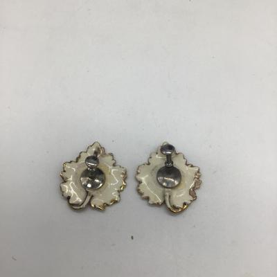 Vintage leaf earrings