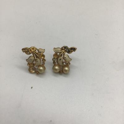 Vintage clip on Earrings