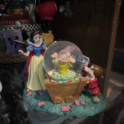 DISNEY SNOWGLOBES