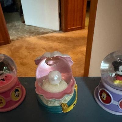 DISNEY SNOWGLOBES