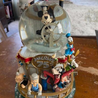 DISNEY SNOWGLOBES