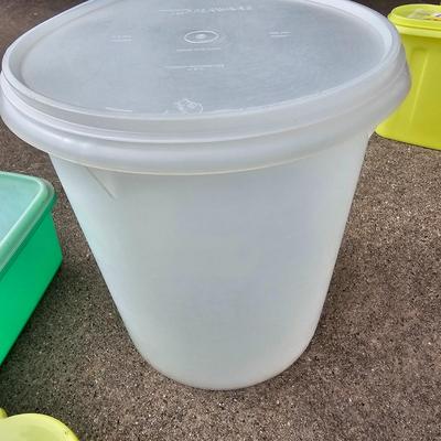 Vintage Tupperware & Other Small Plastic Containers (G2-JS)
