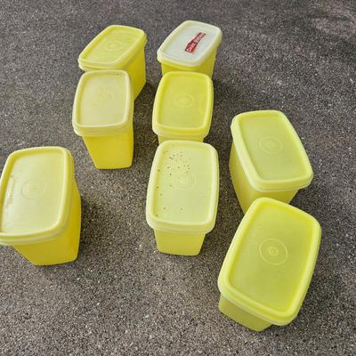 Vintage Tupperware & Other Small Plastic Containers (G2-JS)