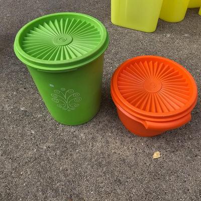 Vintage Tupperware & Other Small Plastic Containers (G2-JS)