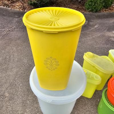 Vintage Tupperware & Other Small Plastic Containers (G2-JS)