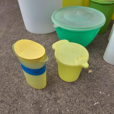 Vintage Tupperware & Other Small Plastic Containers (G2-JS)