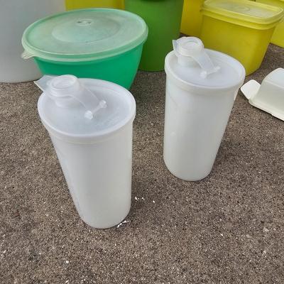 Vintage Tupperware & Other Small Plastic Containers (G2-JS)