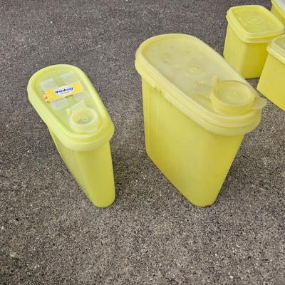 Vintage Tupperware & Other Small Plastic Containers (G2-JS)