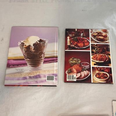Crockpots and Slow Cooker Cookbooks (DR-DZ)