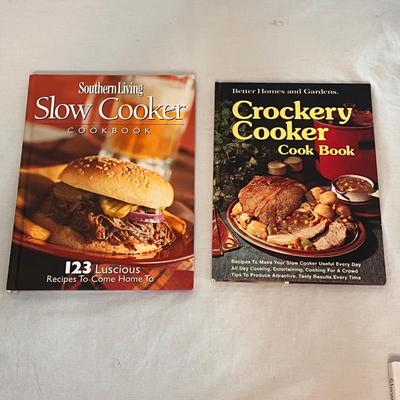 Crockpots and Slow Cooker Cookbooks (DR-DZ)