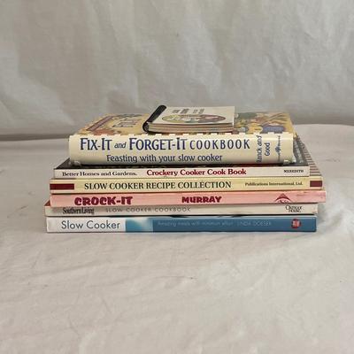 Crockpots and Slow Cooker Cookbooks (DR-DZ)