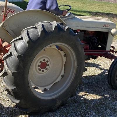 600 Ford Tractor