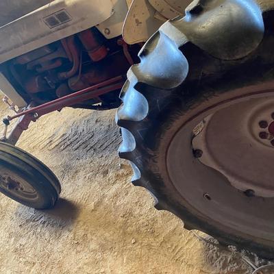 600 Ford Tractor