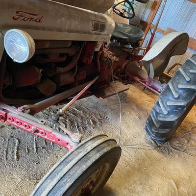 600 Ford Tractor