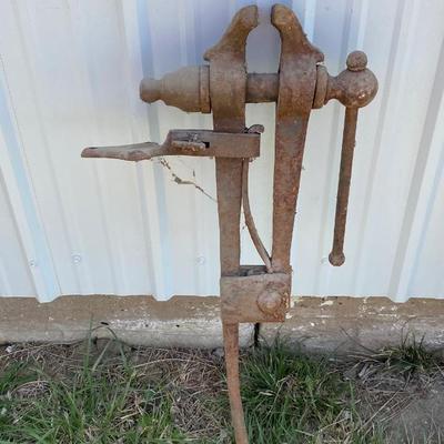 Blacksmith Post Leg Vise