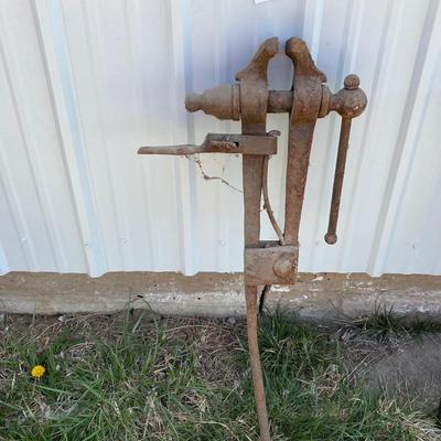 Blacksmith Post Leg Vise