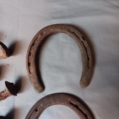 OLD RAILROAD TIES AND 2 HORSE SHOES