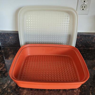 Le Creuset, Pyrex, Fire King and more (K-CE)