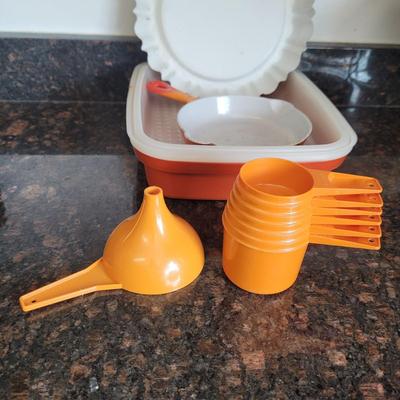 Le Creuset, Pyrex, Fire King and more (K-CE)