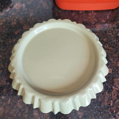 Le Creuset, Pyrex, Fire King and more (K-CE)