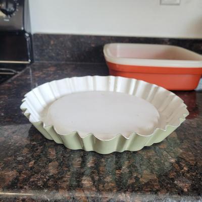 Le Creuset, Pyrex, Fire King and more (K-CE)