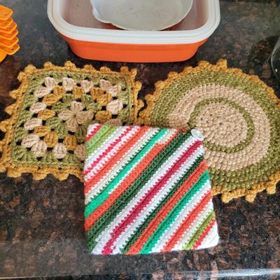 Le Creuset, Pyrex, Fire King and more (K-CE)
