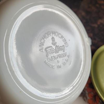 Le Creuset, Pyrex, Fire King and more (K-CE)