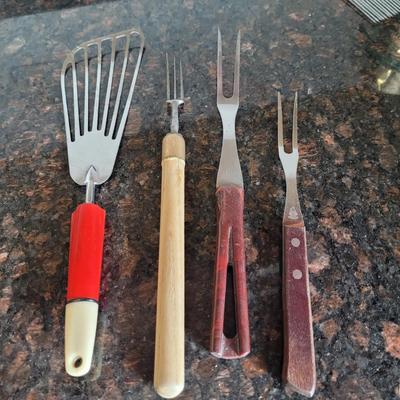 Foley Flour Sifters and Other Vintage Kitchen Utensils (K-CE)