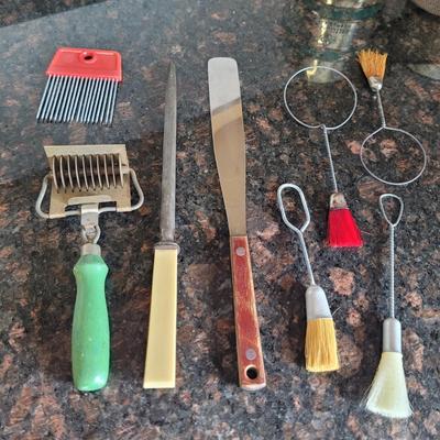 Foley Flour Sifters and Other Vintage Kitchen Utensils (K-CE)