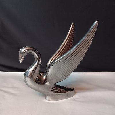 SWAN AUTO HOOD ORNAMENT