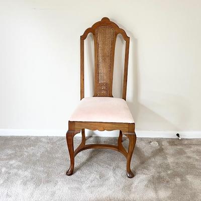 Queen Anne Style Solid Wood Dining Table with (5) Matching Chairs