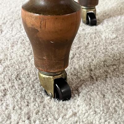 Queen Anne Style Solid Wood Dining Table with (5) Matching Chairs