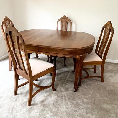 Queen Anne Style Solid Wood Dining Table with (5) Matching Chairs