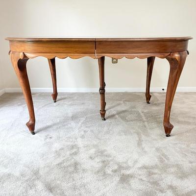 Queen Anne Style Solid Wood Dining Table with (5) Matching Chairs